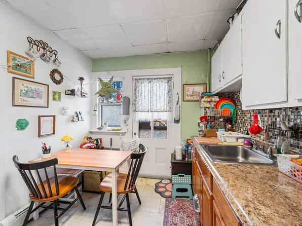 12 Evergreen Sq, Somerville, MA 02143