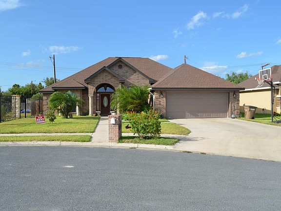 3rd image of 1425 Granada Cir