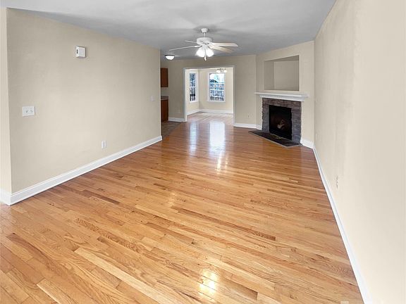 3rd image of 2401 Payton Dr