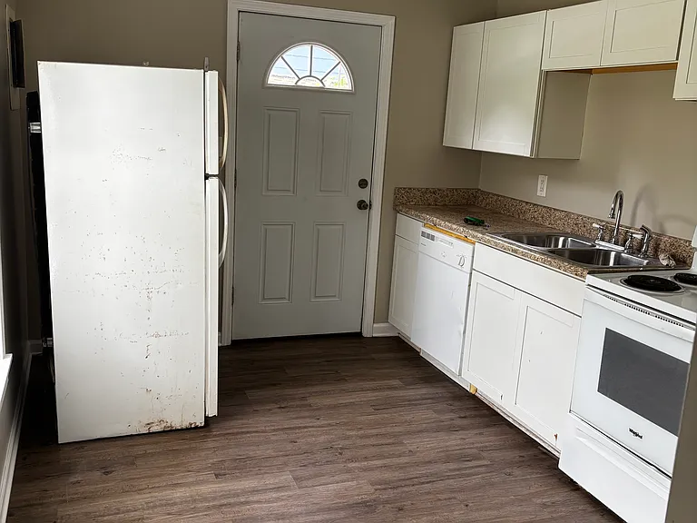 2304 Tyler Ave — Photo 5