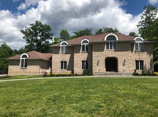 8 Valenza Ln, Blauvelt, NY 10913