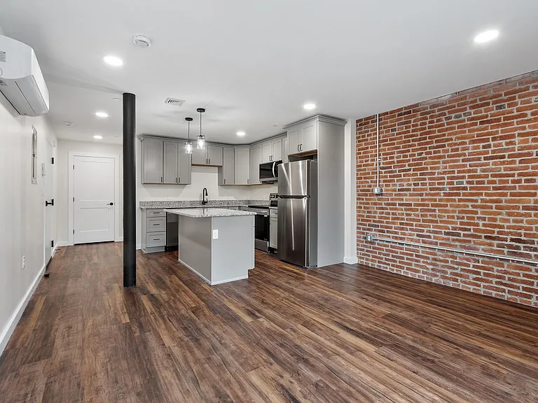 329 Main St #6 — Photo 7