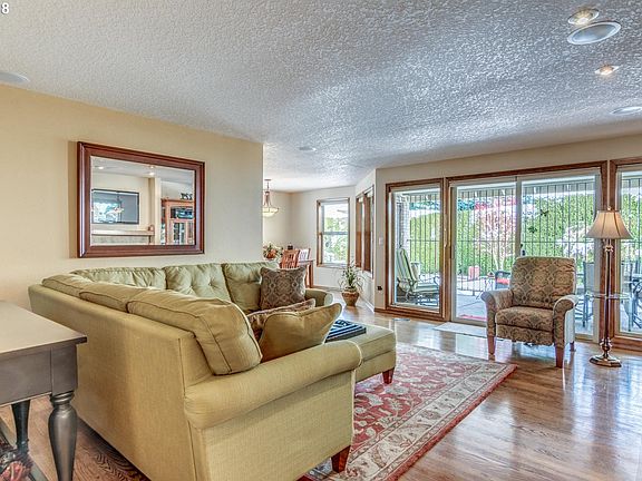 2nd image of 2905 SE Baypoint Dr