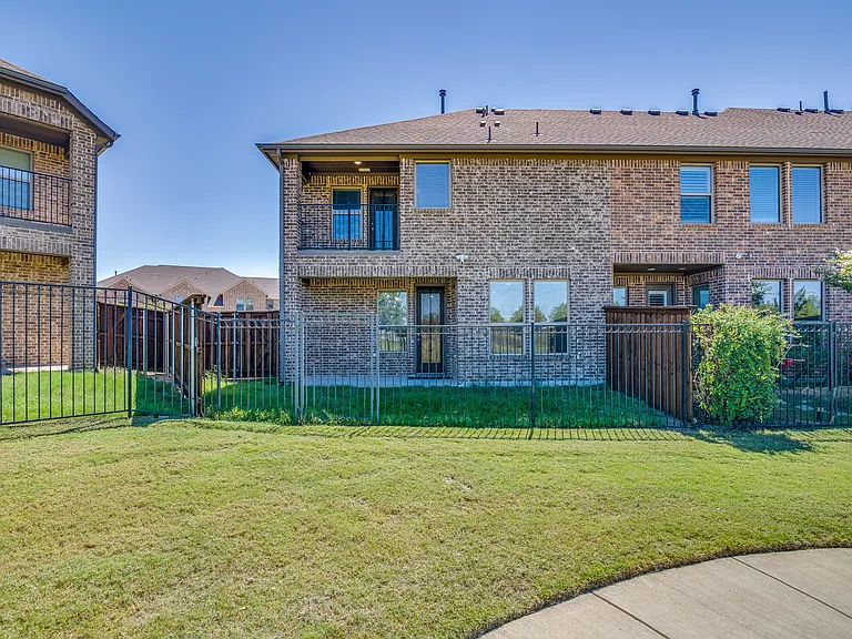 4533 Titus Cir — Photo 25