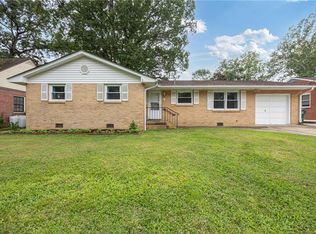 9 Satinwood Ln, Newport News, VA 23602