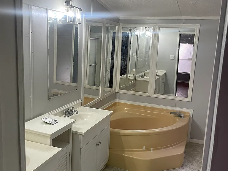 Master's bathroom