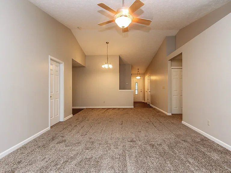1327 Grand Canyon Cir — Photo 3