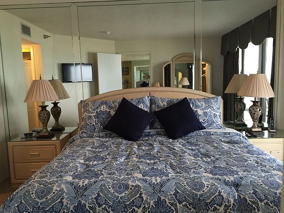Oceanfront master bedroom