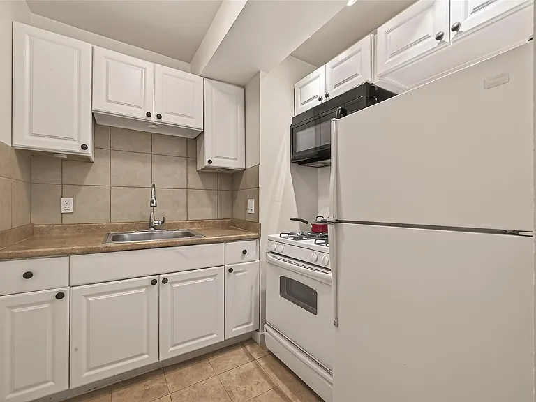 2021 Southgate Blvd #4 — Photo 7