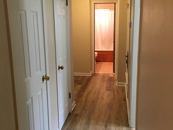 5th image of 305 Sherwood Ave
