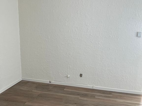 5th image of 558 E Thompson Blvd APT 6