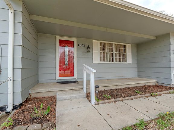 2nd image of 1621 Pin Oak Ct