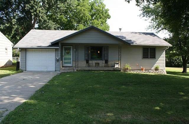 1st image of 1004 E Kaskaskia St