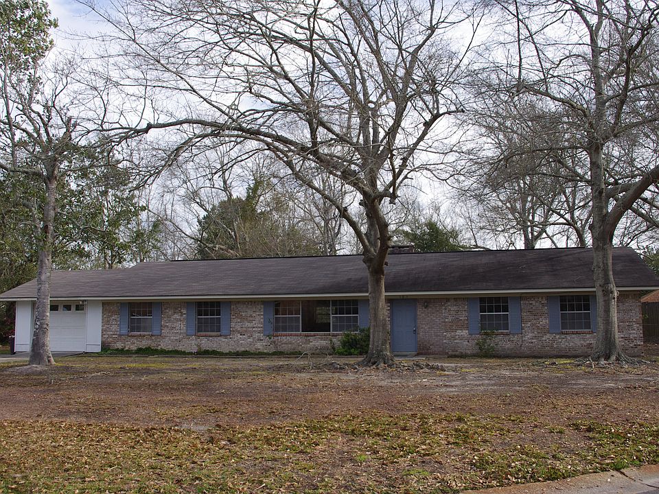 Front Exterior Photo