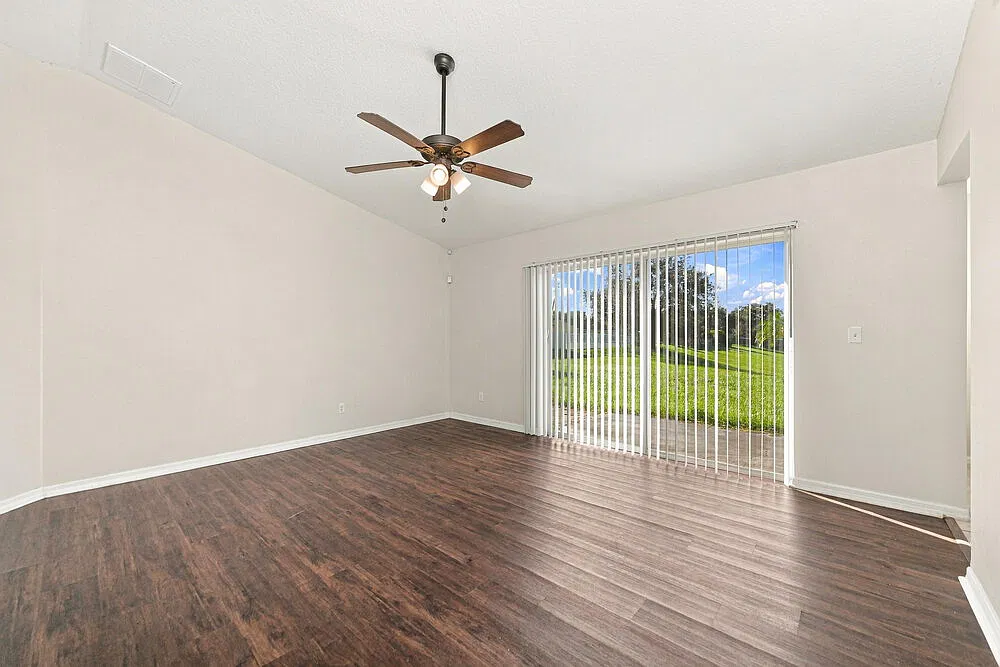 3 bed, 2.0 bath, 1382 sqft, $2,040 — Photo 4