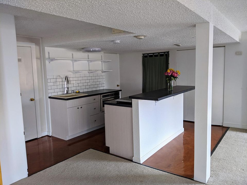 Kitchen has been recently upgraded