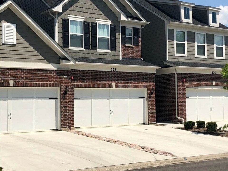 1st image of 164 Roslyn Pl