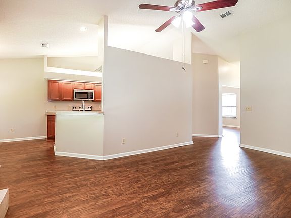 4th image of 3413 Deerfield Pointe Dr
