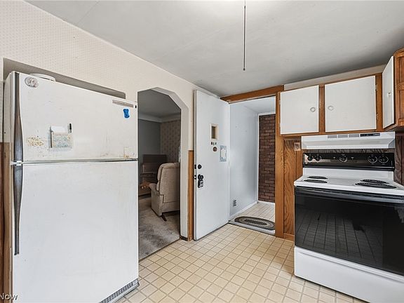 4th image of 471 Lamson Ave