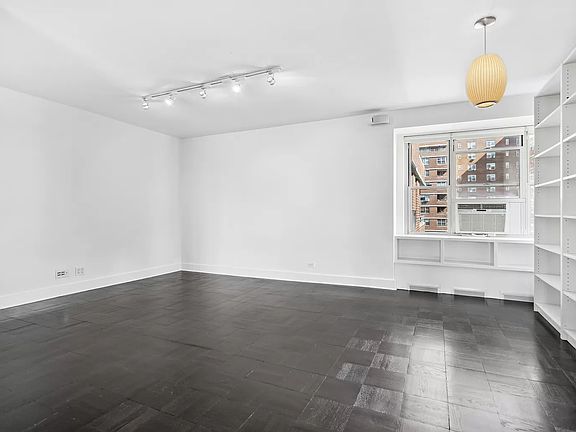 5th image of 572 Grand St APT G1301