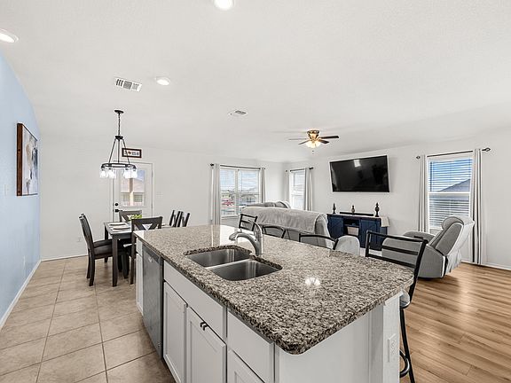 4th image of 8906 Sky Crest Dr