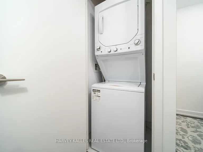 33 Helendale Ave #2607 — Photo 3