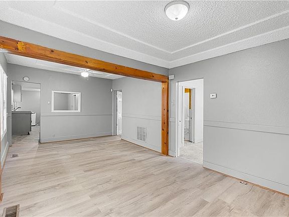 5th image of 2936 Jackson Ave