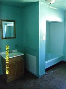 2nd image of 1524 Hoyt St