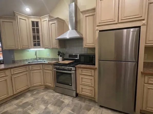16-22 Eberlin Dr, Fair Lawn, NJ 07410