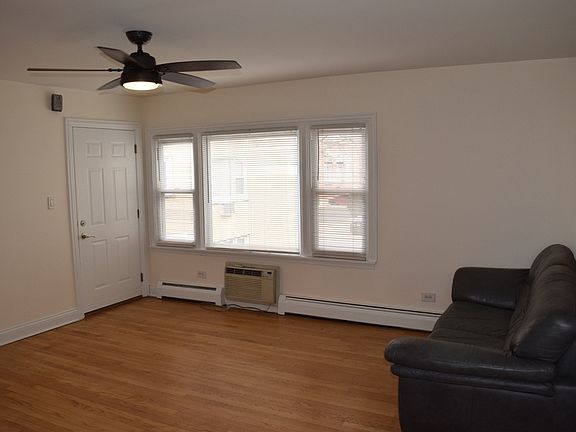 3rd image of 3808 Ruby St APT 2S