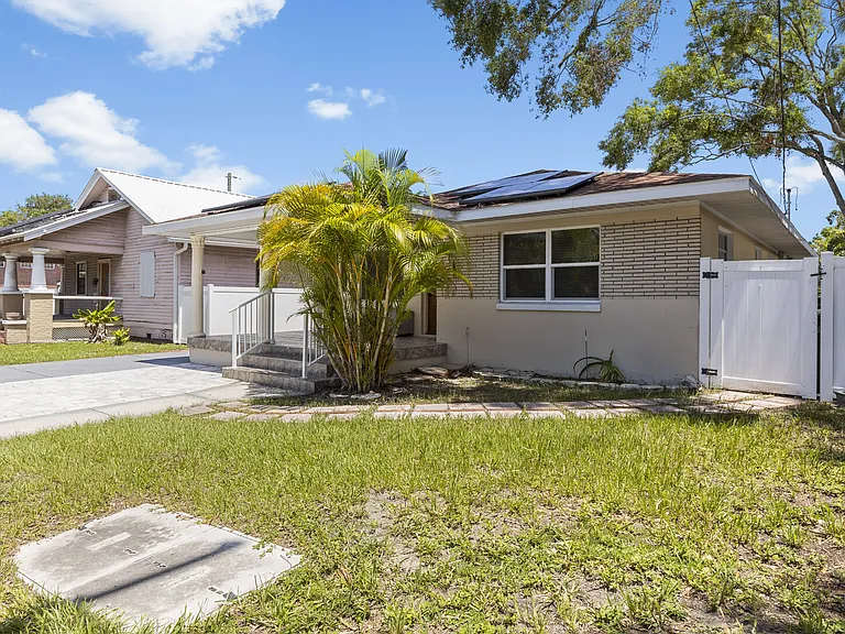W Columbus Dr — Photo 7