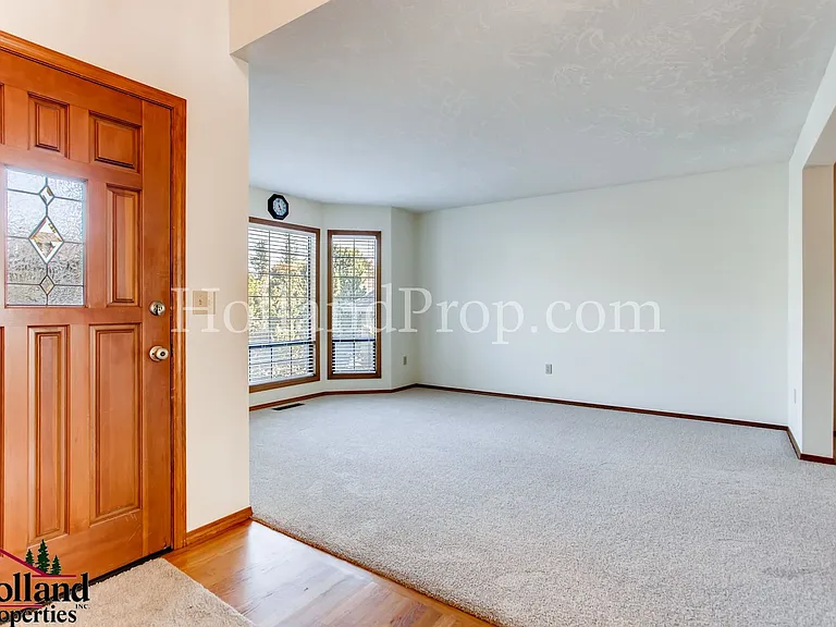 5817 NW 178th Ave — Photo 3