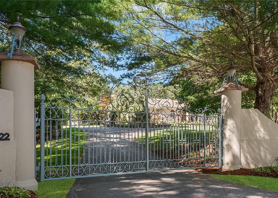 1st image of 22 Brook View Dr
