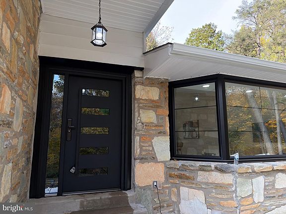 4th image of 7101 N Mount Pleasant Pl