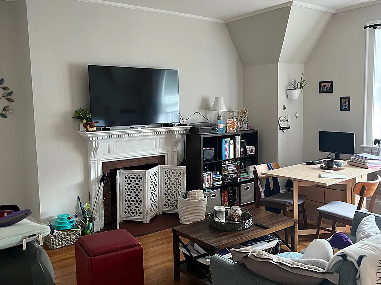 9 Fairfield St #8 — Photo 2