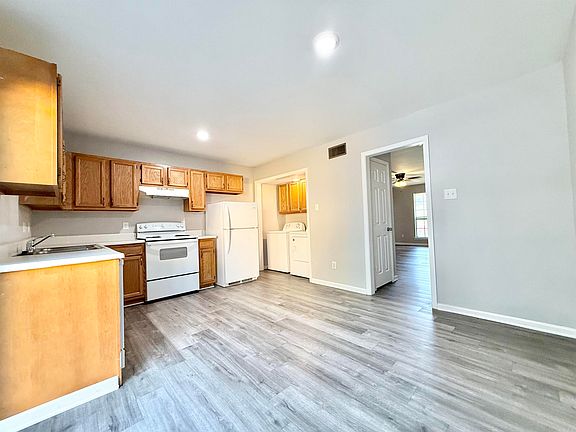 5th image of 8700-8702 White Rock Ln