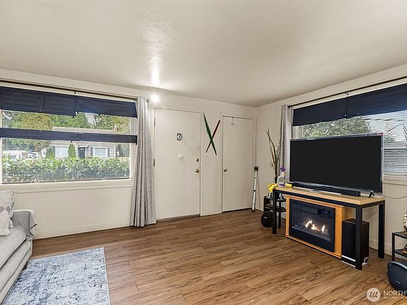 4th image of 6216 -6218 S Bell Street