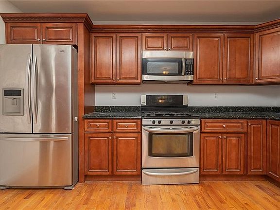 3rd image of 7 Toll House Ct