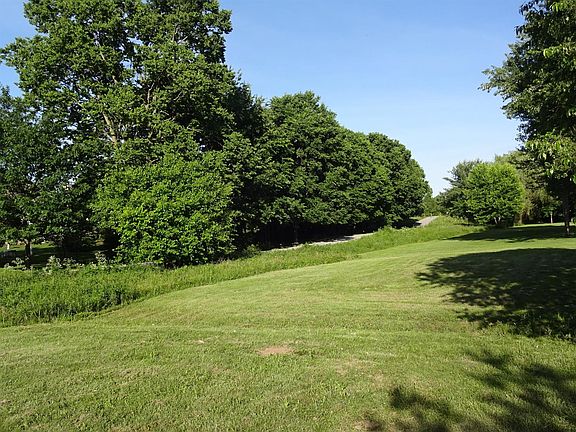 3rd image of 2921 Summerfield Dr