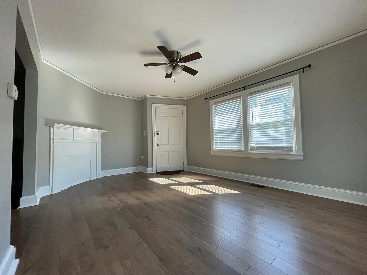 Living room - 2429 The Plz #2429