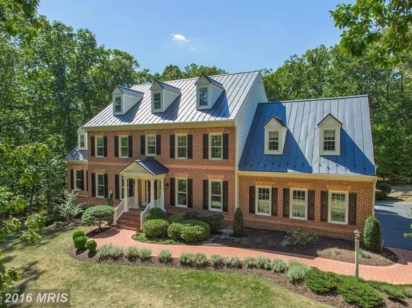 1176 Hawling Pl SW, Leesburg, VA 20175