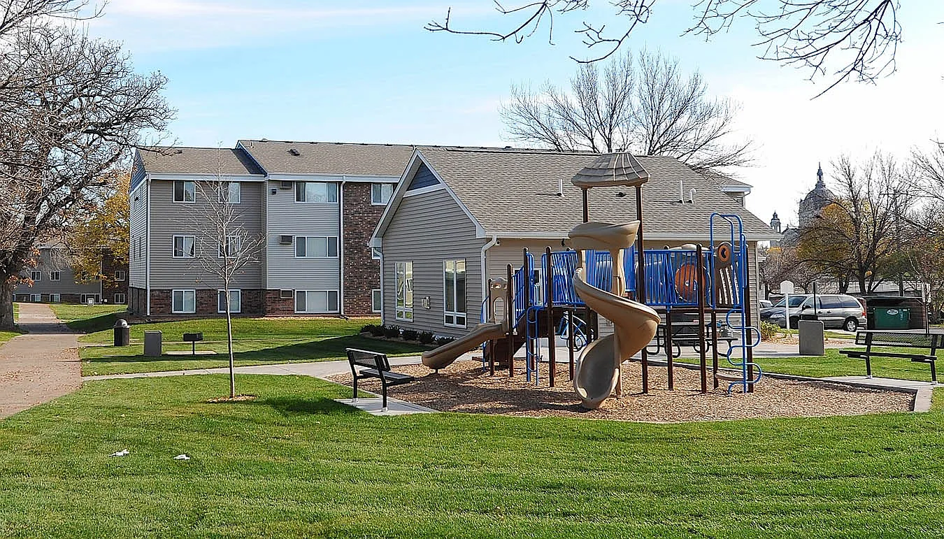 Lonnie Adkins Court — Photo 4