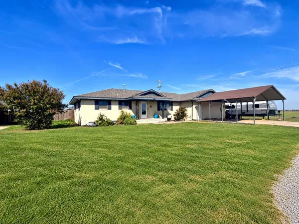 1019 E Lincoln St, Sentinel, OK 73664