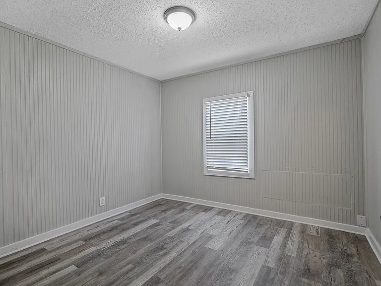 1009 Oak St — Photo 6