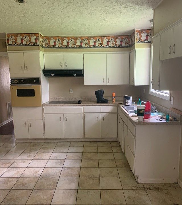 2nd image of 360 Armstrong Dr