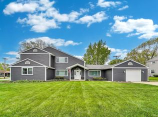 3205 Meadow Dr, Rolling Meadows, IL 60008