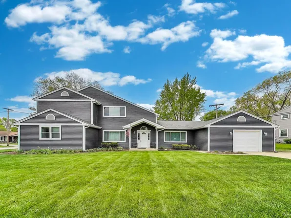 3205 Meadow Dr, Rolling Meadows, IL 60008