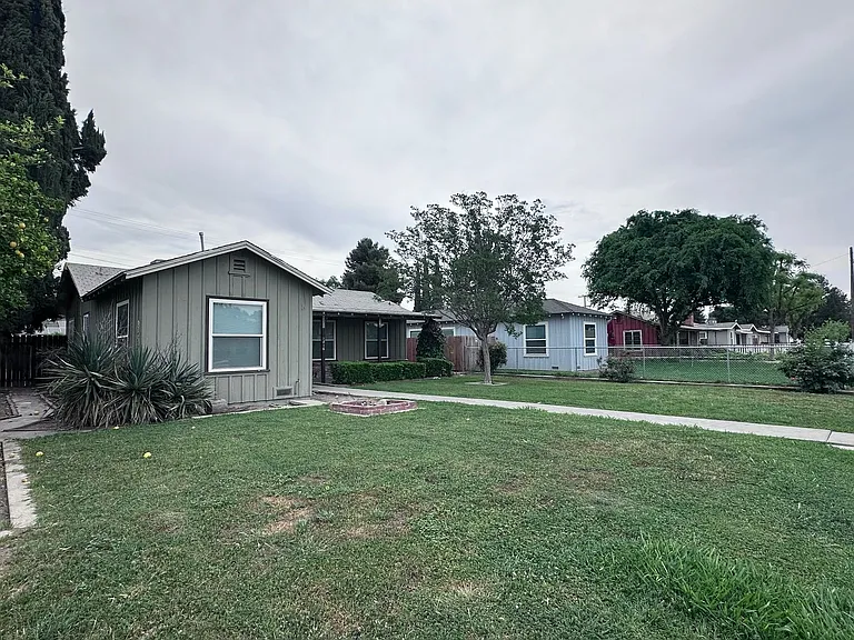 1216 N Conyer St — Photo 2