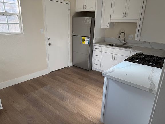 4th image of 333 Laurel Ave