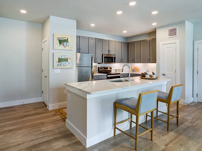 1BD, 1BA - 824SF - Kitchen
